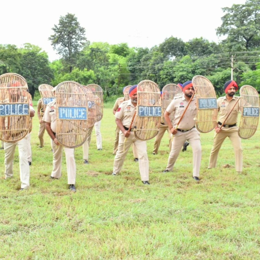 RupnagarPolice's tweet image. Today Rupnagar Police conducted General Parade at Police Line to further strengthen the efficiency, discipline and physical skills of the police force.  SSP Rupnagar has inspected parade.
#GeneralParade