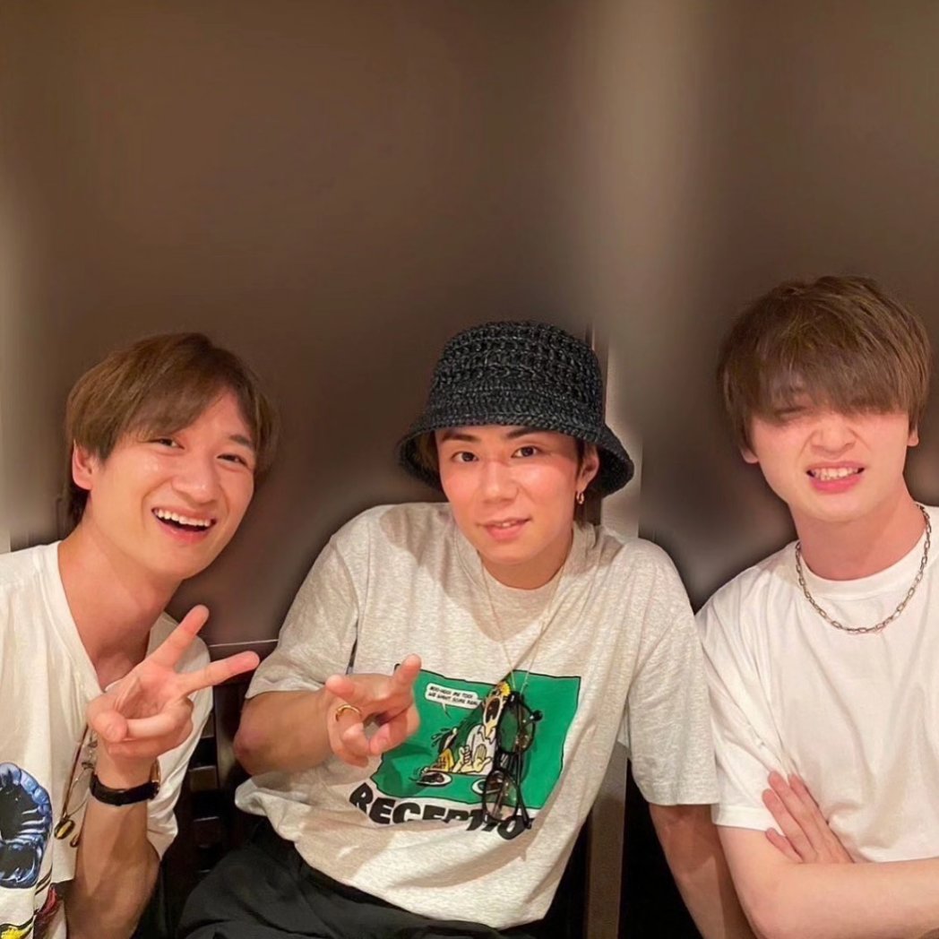 KisTraK_Ai0307's tweet photo. 昨日　思ったけど
宮っち💜投稿してた写真
JUMPストーリーで載ってた
圭人💚誕生日のとき写真似てた😂　
こういうプライベート感好き😍
ほんとメンバー辞めても
仲がいいことが分かるし泣けてくる😭
たまにライブでメンバー話
ちょこちょこ出る
キスマイライブも楽しみ😂
今週当落　当選祈願🙇‍♀
#宮田俊哉　#北山宏光　#玉森裕太
#有岡大貴 　#岡本圭人　#知念侑李