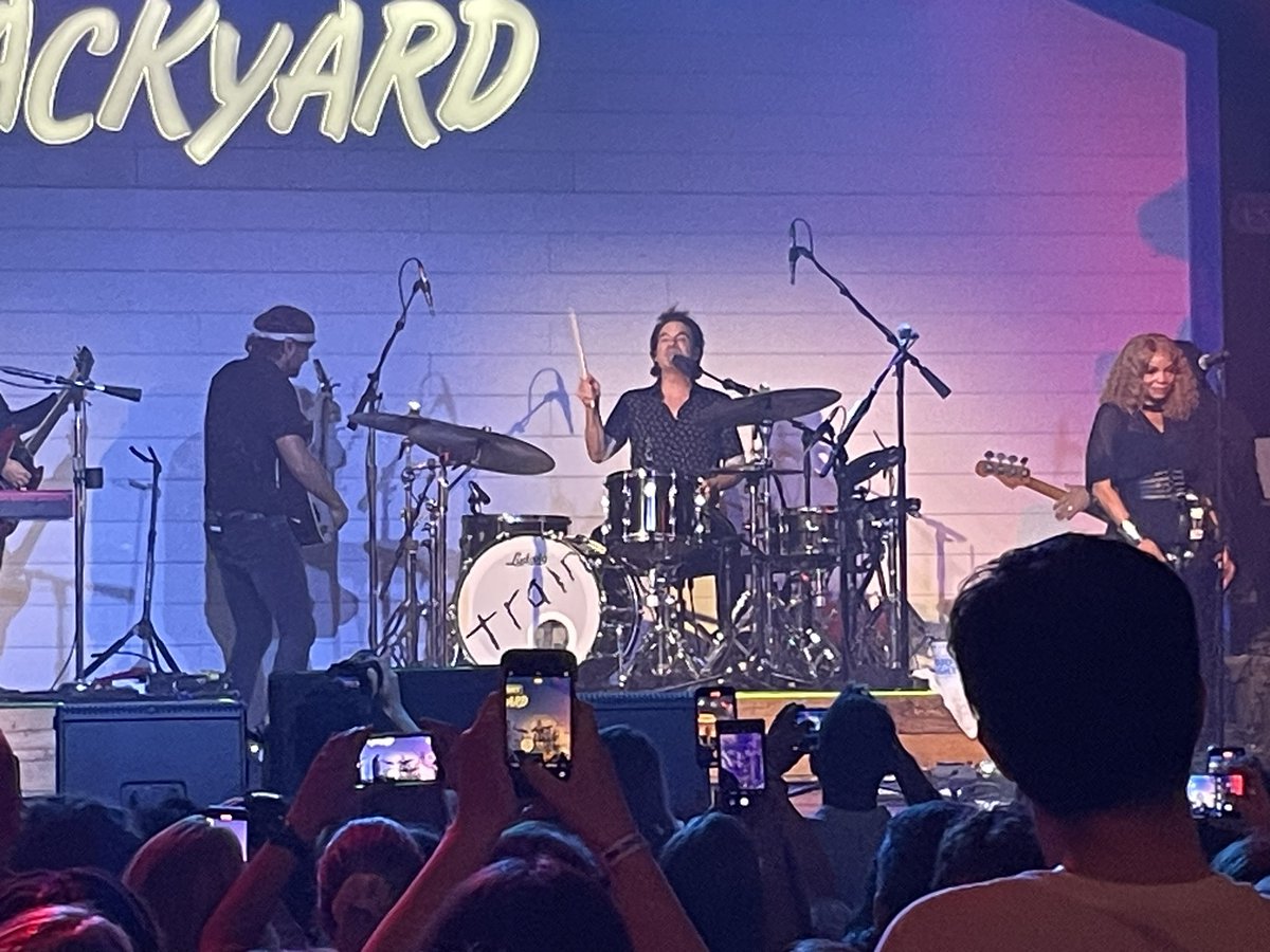 Kothlisberger's tweet photo. What an amazing night @BogartsShows  seeing @train. As always a great show. Pat on drums definitely hit them with the hein!!! https://t.co/05o7bVfW1n