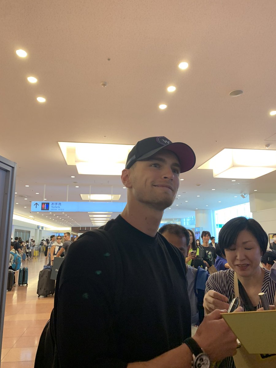 amamina0214's tweet photo. 羽田空港でお出迎え

#F1日本グランプリ https://t.co/frTw0AxJ4F