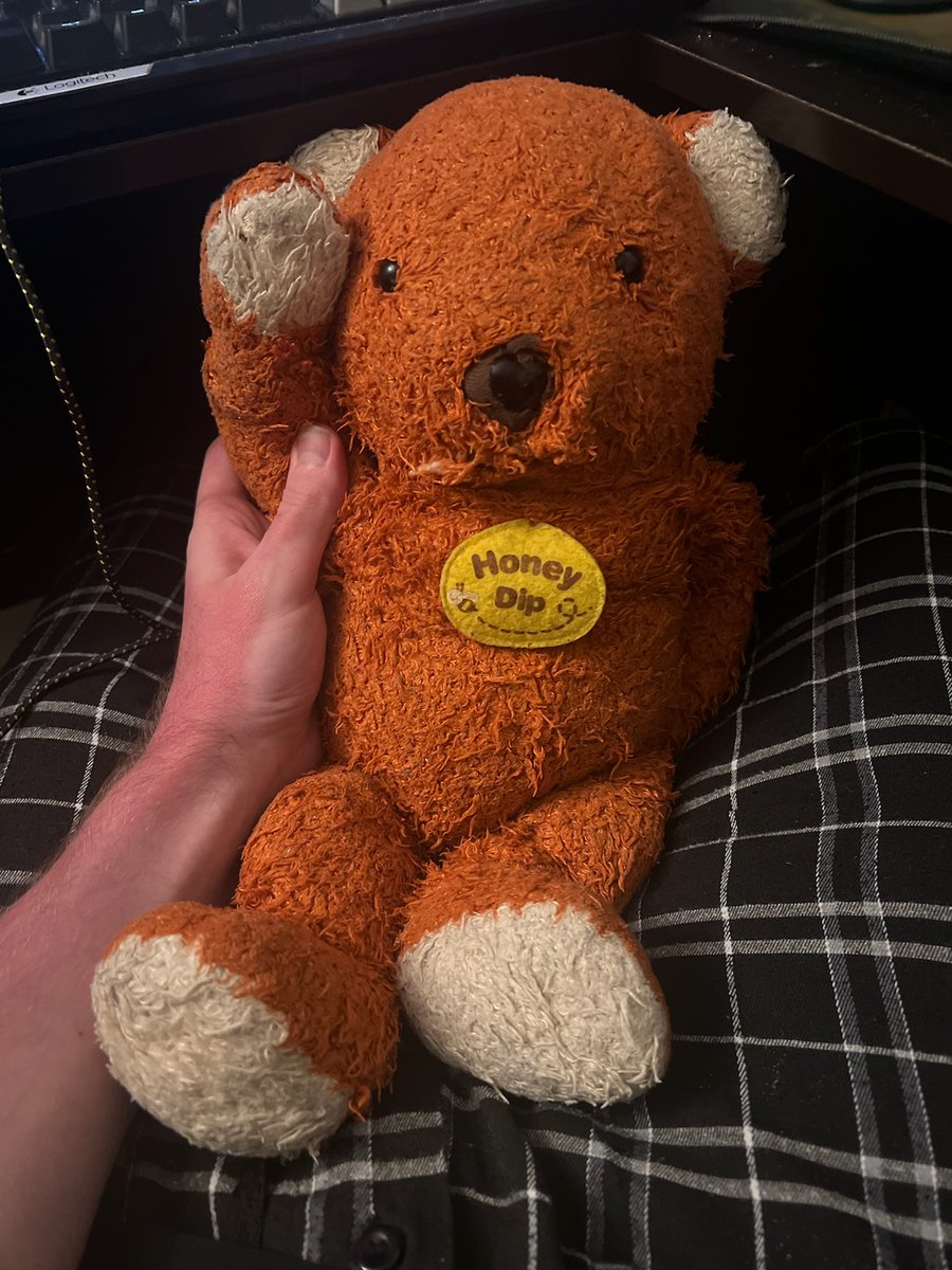 jamienoelle's tweet photo. LOOK WHAT HE DID FOR ME IM CRYING 😭 After all year without Honey I'll finally get to cuddle him again since the car accident and it's literally his first wash since I got him when I was a kid 🥺💙 https://t.co/6whQIJPFOv