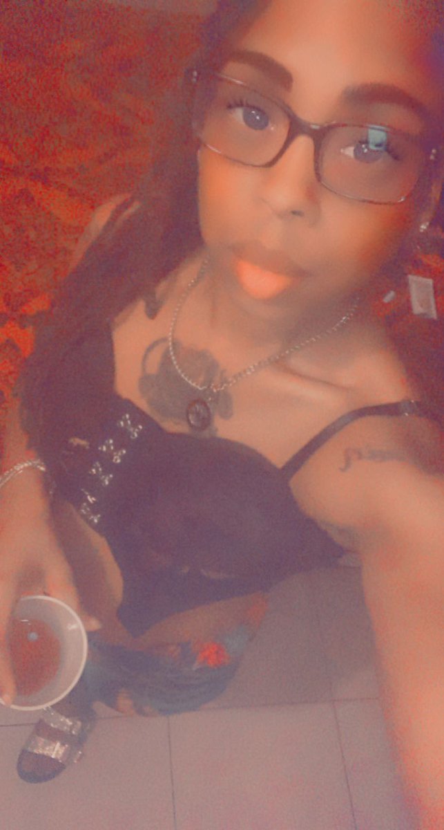 LiesSkin's tweet photo. HAPPY BIRTHDAY TO ME 🥳🥳🥳 BIG 36 BIG VIRGO $MizzRitaFlowers for any blessing https://t.co/R2amJTzGeU