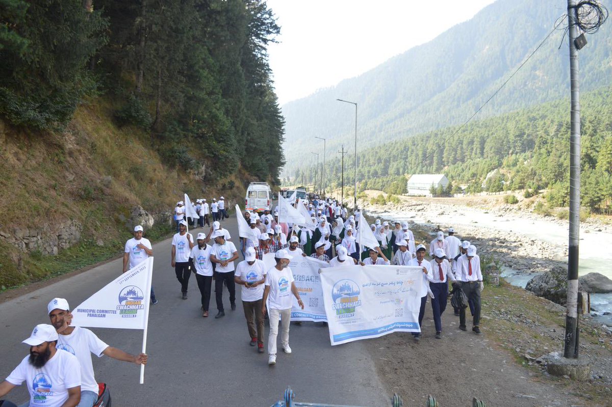 India’s youth lend their energy to @SwachhBharatGov 
Making beaches, hills, & places of tourism #GarbageFree under Indian Swachhata League 2.0
#Swachhata has truly become a people’s movement under leadership of PM @narendramodi Ji across 4,000+ cities on #SevaDiwas 
#SwachhBharat
