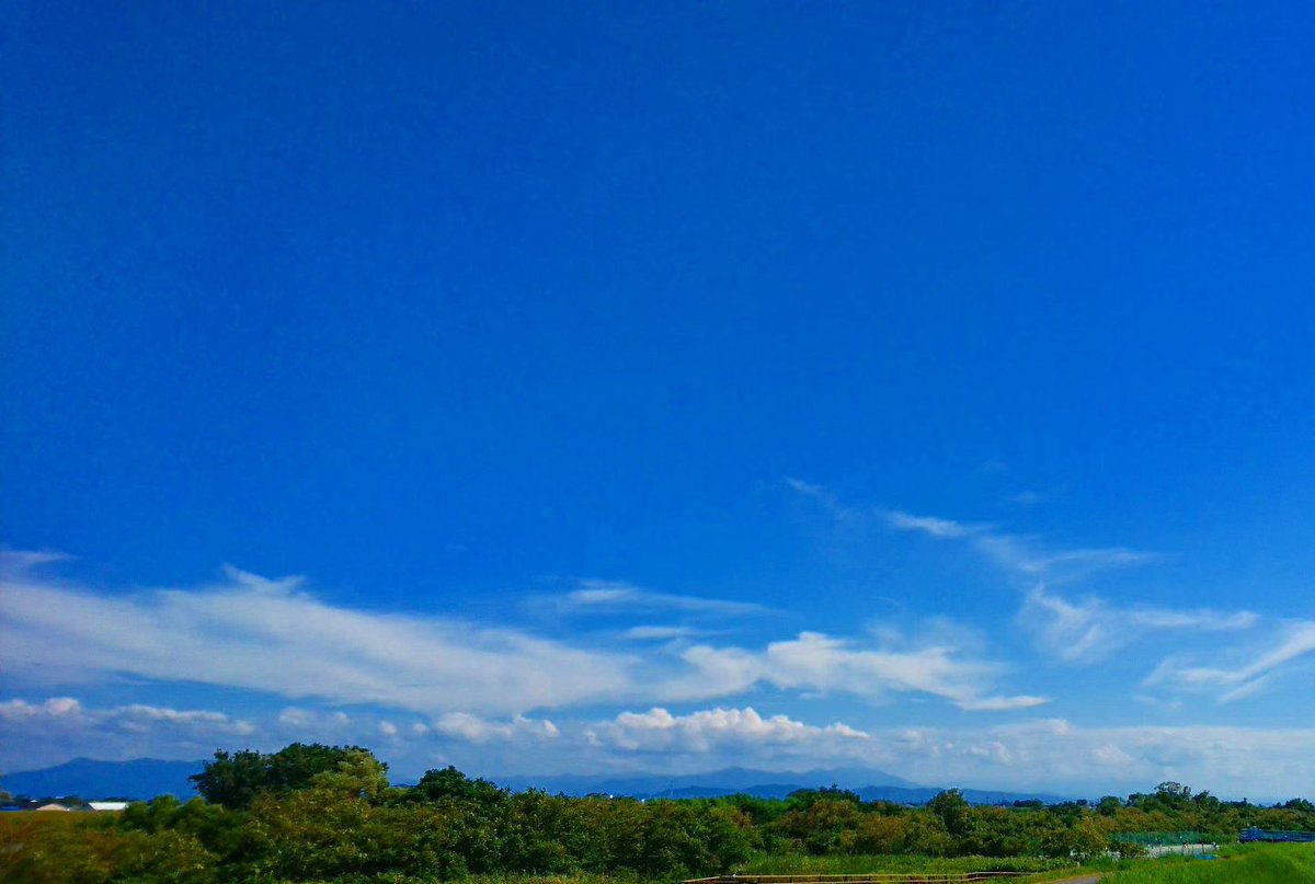 kaaai_camera's tweet photo. ⁡
#雲 #空 #青空 ⁡
⁡#cloud #sky #bluesky #skyphotography #photography #photo_jpn ⁡
⁡#カメラ好きな人と繋がりたい #写真好きな人と繋がりたい #写真撮ってる人と繋がりたい #空が好きな人と繋がりたい #キリトリセカイ #ファインダー越しの私の世界 https://t.co/QrOSiJzxgs