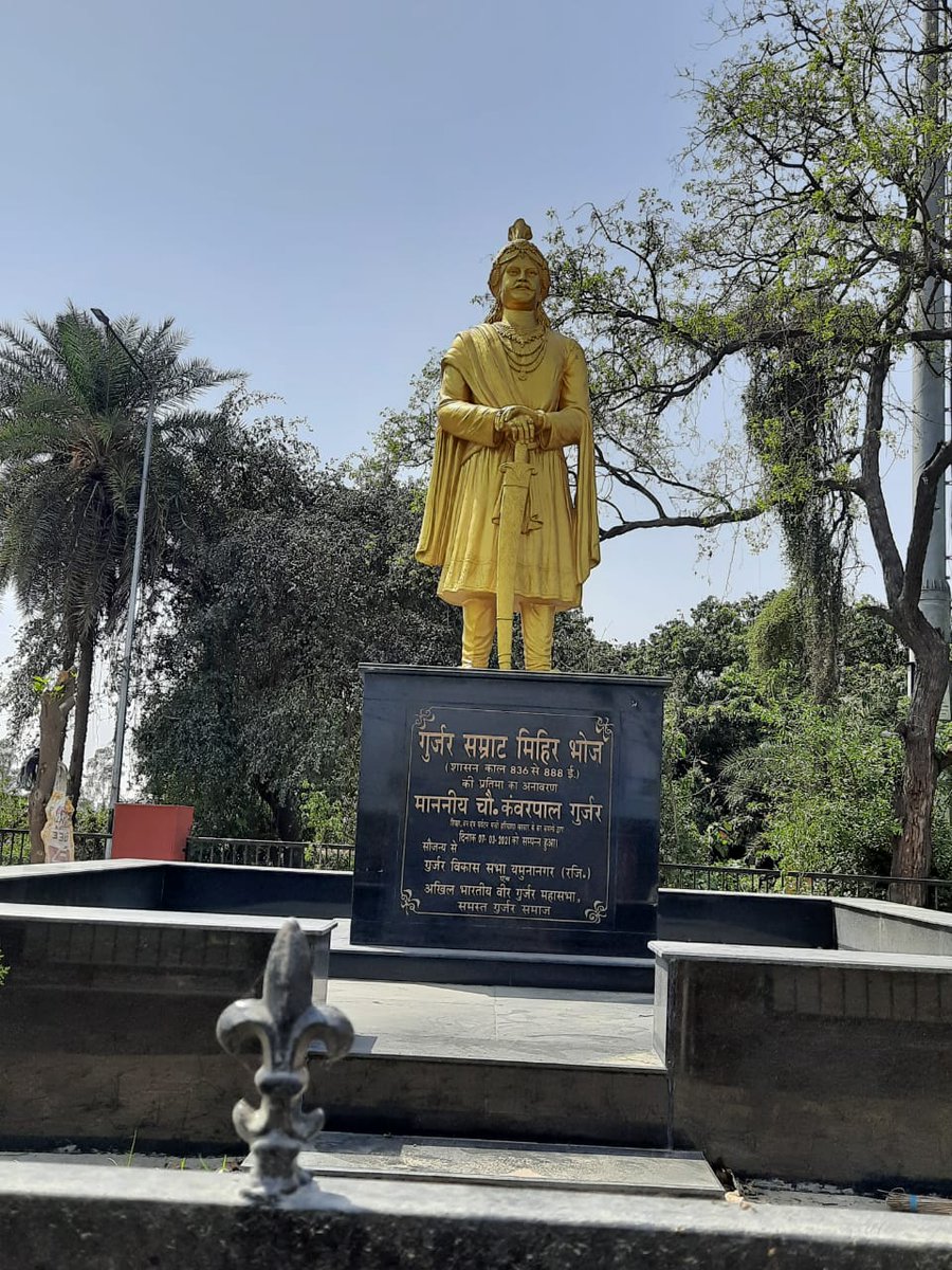 SachinGurjar___'s tweet photo. सनातन धर्मरक्षक आदिवराह चक्रवर्ती परमभट्टारक महाराजाधिराज परमेश्वर महान गुर्जर प्रतिहार सम्राट मिहिर भोज जी की जयंती पर सभी को हार्दिक शुभकामनायें 🚩🙏
#GurjarSamratMihirBhoj
A King Of Highest Order https://t.co/Q4TvGNq8ql