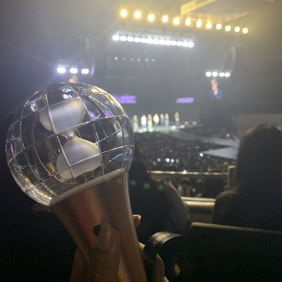 cheolirl's tweet photo. 3/3 💚💙🖤 https://t.co/jBIYh32jc7