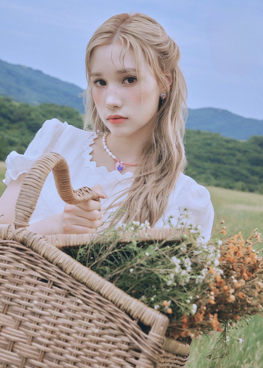 727vintage's tweet photo. hiyyih magic hour concept photos without the logo; 🧵

sunkissed https://t.co/4cjtgc6Hsj