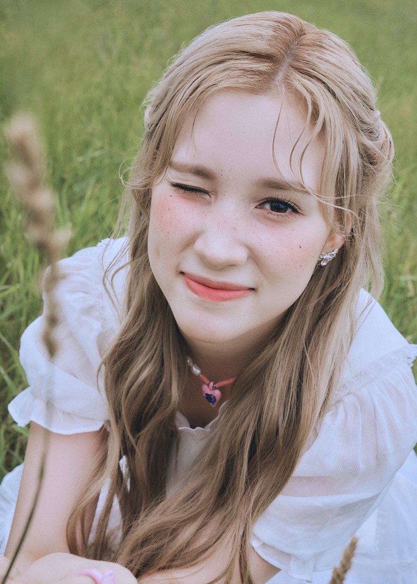 727vintage's tweet photo. hiyyih magic hour concept photos without the logo; 🧵

sunkissed https://t.co/4cjtgc6Hsj