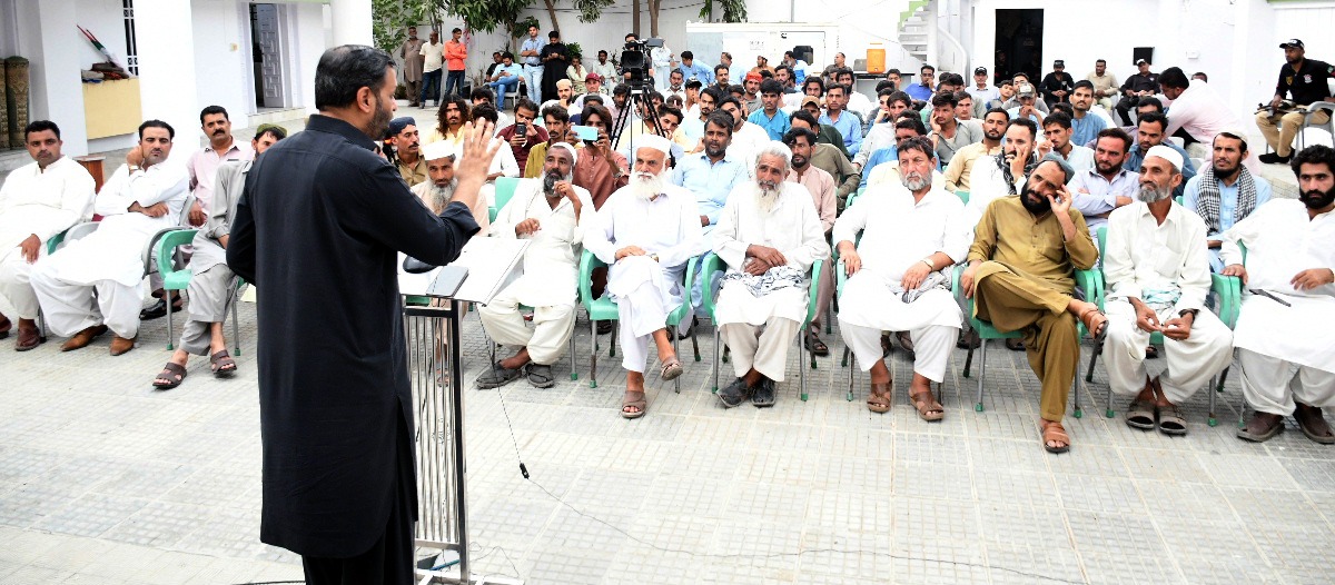KamalMQM's tweet photo. سہراب گوٹھ کراچی سے تعلق رکھنے والے پختون عمائدین کی بڑی تعداد نے MQMP کے مرکزی الیکشن آفس پاکستان ہاؤس آکر شمولیت کی۔ اس موقع پر ایم کیو ایم پاکستان کے سینئیر ڈپٹی کنوینر سید مصطفیٰ کمال نے پختون عماٸدین کو شمولیت پر مبارکباد دی اور خطاب کیا۔
اس موقع پر #NA236 سے MQMP کے حق پرست نامزد امیدوار اقبال محسود اور اراکین رابطہ کمیٹی بھی موجود تھے۔
#Karachi #Pukhtun #Pushtun #SohrabGoth #Sindh #Pakistan