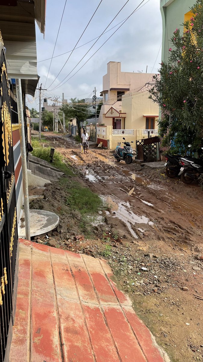 Arjunjourn's tweet photo. @mduroads @city_madurai @city_madurai Kindly help! This is from Booman nagar , Santhi Nagar in Koodal nagar, Madurai. More than 100houses were there! For emergency even ambulance or four wheeler can’t come inside! #Madurai @mkstalin @Udhaystalin @ptrmadurai @UpdatesMadurai @mduroads https://t.co/V9AKypzph9