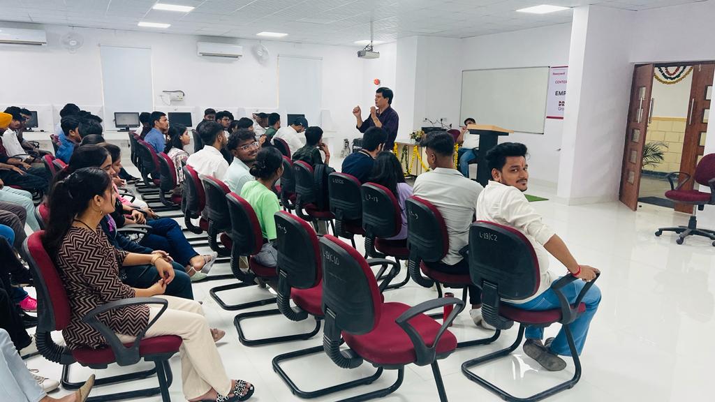 DronacharyaDgi's tweet photo. A Heartfelt thanks to Dr. Nahar Singh for the Inspiring Orientation Day Motivational Session. Your powerful session and your thoughts will surely encourage our budding technocrats in future.
#orientationprogramme
#orientationprogram2023
#talksession
#mentor
#motivation https://t.co/lRAd4CBLFo