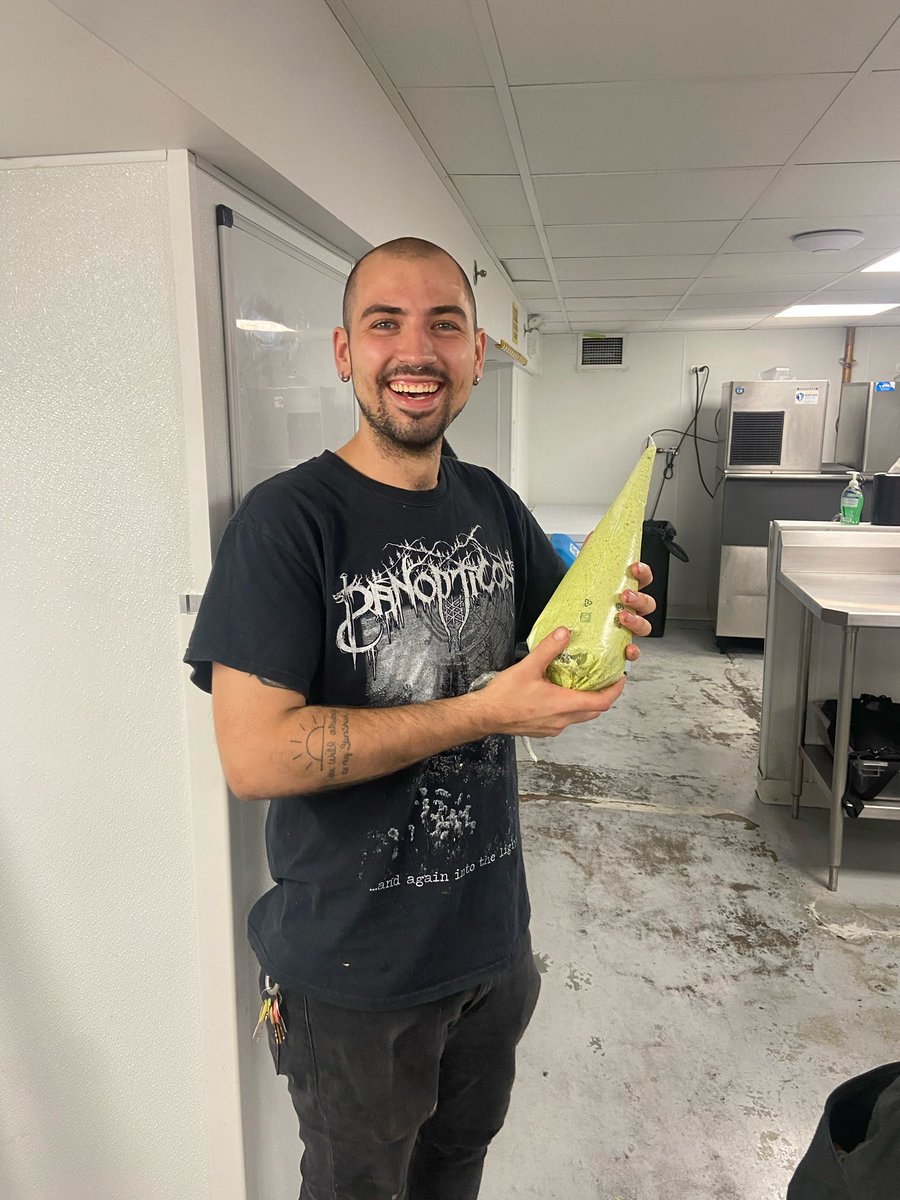 milfgenes's tweet photo. This week at the herb restaurant I worked on the big hearth and fucked up a batch of butter but then I had to fix it and everything ended up okay https://t.co/j3l35KxAT4