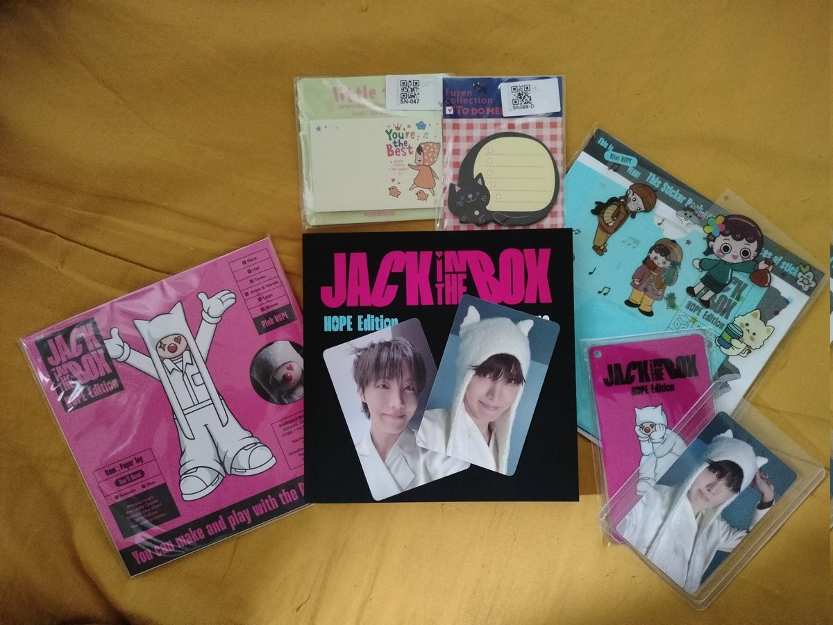 mintyoongiee's tweet photo. Umuwi na si hobi. Lakas sparks talaga nung pob. And cute din ng freebies. Thank you so much! 🤍💜

@fallintobangtan 
#mintsproof https://t.co/jKDEr8RNgH