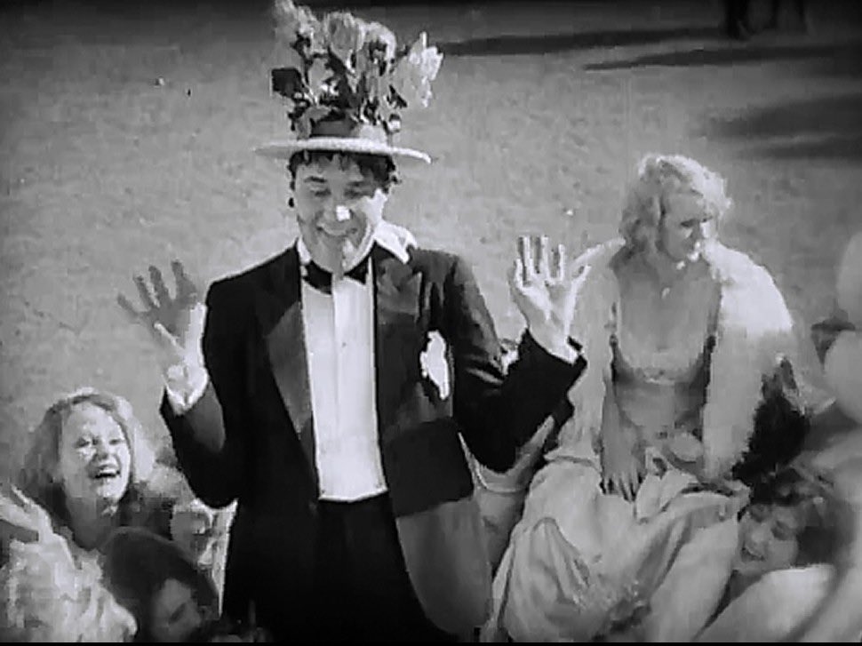 analgesicsleep's tweet photo. William Haines in “The Smart Set”
#TCMParty #SilentSundayNights #TheSmartSet #WilliamHaines #SilentFilm https://t.co/O98oIhnwk7