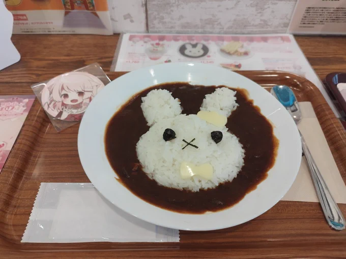 ぽんちゃんのコラボカフェ行ってきたよ可愛いメニューがいっぱいだ!期間も長いからまた行ってほかのメニューも食べてみたいね#真白ぽんのぽぽぽcafe 