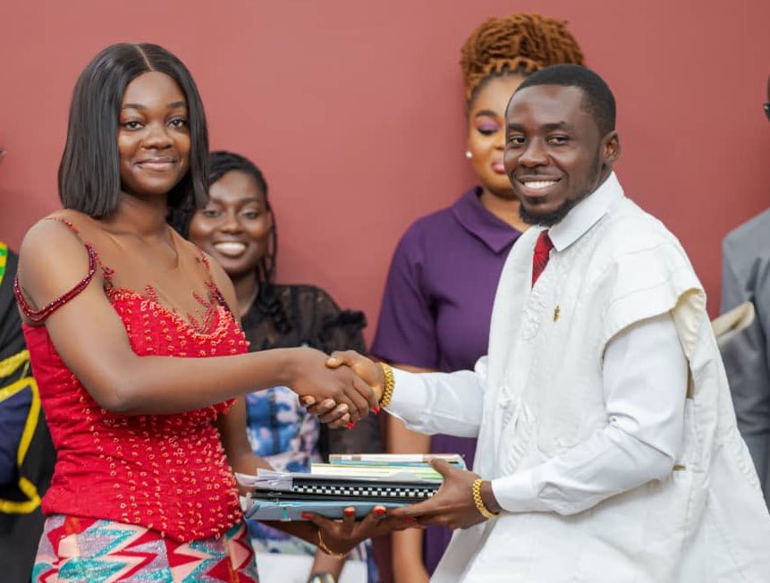 king_so_b's tweet photo. I will call this Golden ✨
Witnessing such an admirable transition of power gave me so much joy and happiness. I am optimistic that there will be continuity in good governance and that the values of good legacies imprinted afore time will be kept. 
Congratulations! 🎉 https://t.co/ifEemkS6Lt