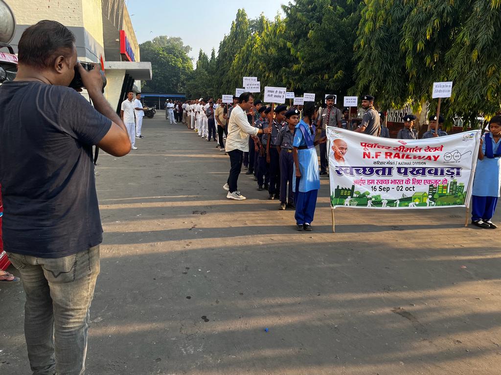 DRMPKIR23's tweet photo. 🚂🌟 Prabhat Rally for #SwacchataPakhwara in Katihar Division was a success! 💪Joined by railway officers &amp; staff, we marched from DRM office to the station, spreading cleanliness awareness. 🧹 @RailMinIndia
@MinOfCultureGoI
@PMOIndia @RailNf @drm_kir https://t.co/Y2RLHjjQJl