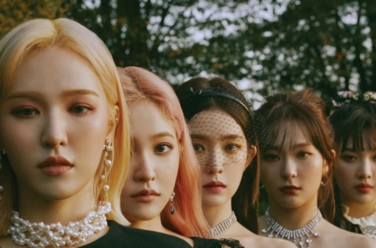 seurrene_'s tweet photo. disbandment and comeback news in the same month. the duality 👏 https://t.co/WgCEtFZ6s8