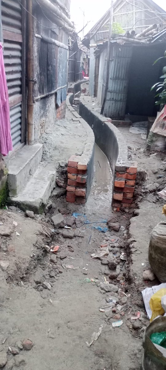 bijoumuhammad's tweet photo. Witnessed an incredible community-led initiative in Kallyanpur informal settlements! 🌧️Installing a drainage system to combat waterlogging, thanks to the hard work, support, and dedication of the @BRACJPGSPH @ARISEHub &amp; @BRACUDP 🏘️ #CommunityDrivenChange #WaterloggingSolution https://t.co/6OD7AA5x6u