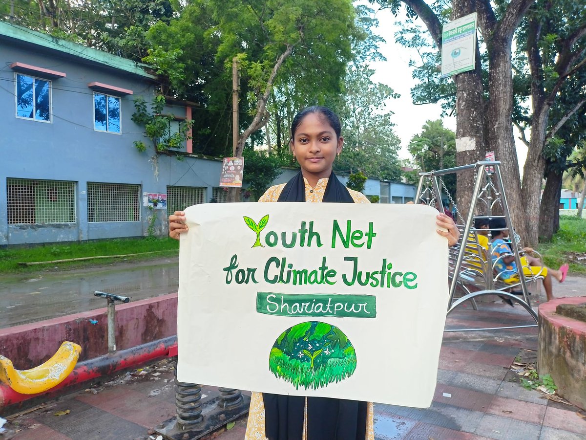 SohanYouthNetG's tweet photo. Shariatpur Climate Strike, #Bangladesh 
"We need clean air and not another billionaire." 🌿💨 
Let's prioritize people and our planet over profit. 🌍 #EndFossilFuels  #FairFastForever ✊🌏 https://t.co/CsIZMFkAeU