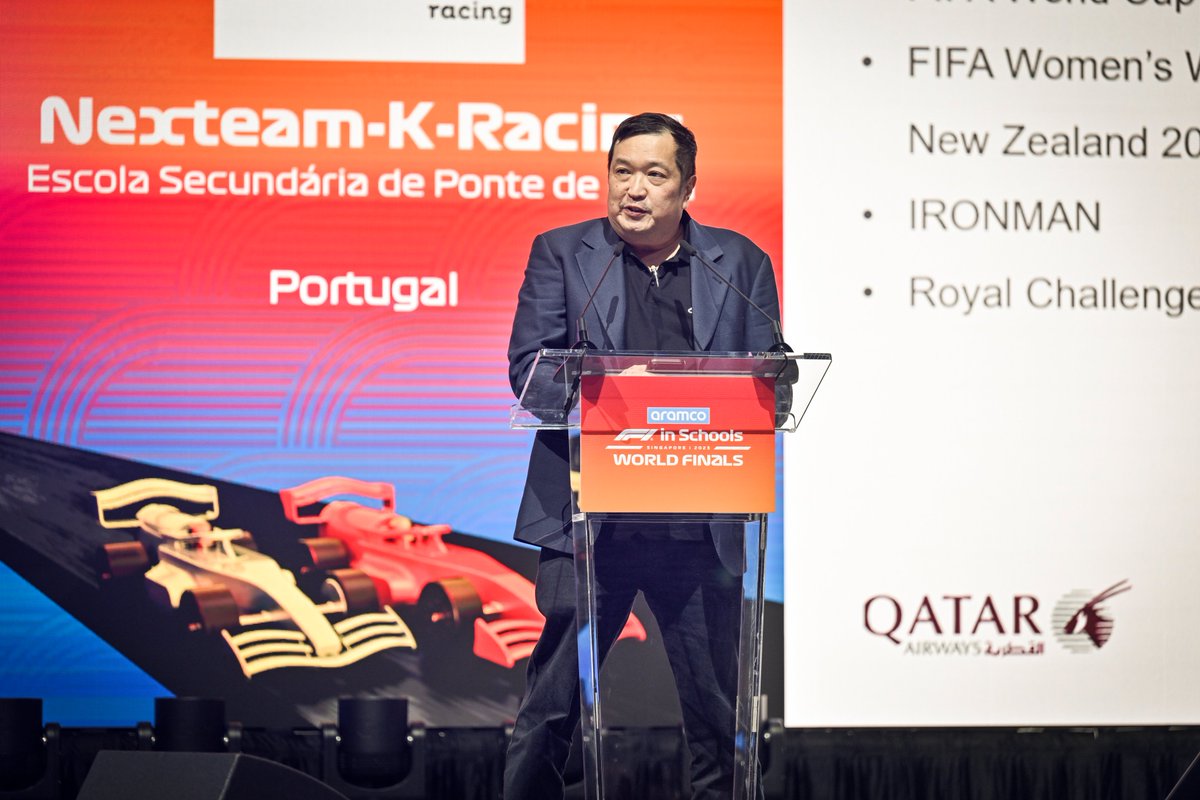 Qatar Airways tweet media