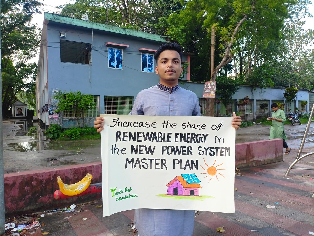 YouthNetGlobal's tweet photo. Shariatpur Climate Strike, #Bangladesh
"We need clean air and not another billionaire." 🌿💨
Let's prioritize people and our planet over profit. 🌍 #EndFossilFuels #FairFastForever #JustTransition✊🌏 https://t.co/zQLHPqrW3B