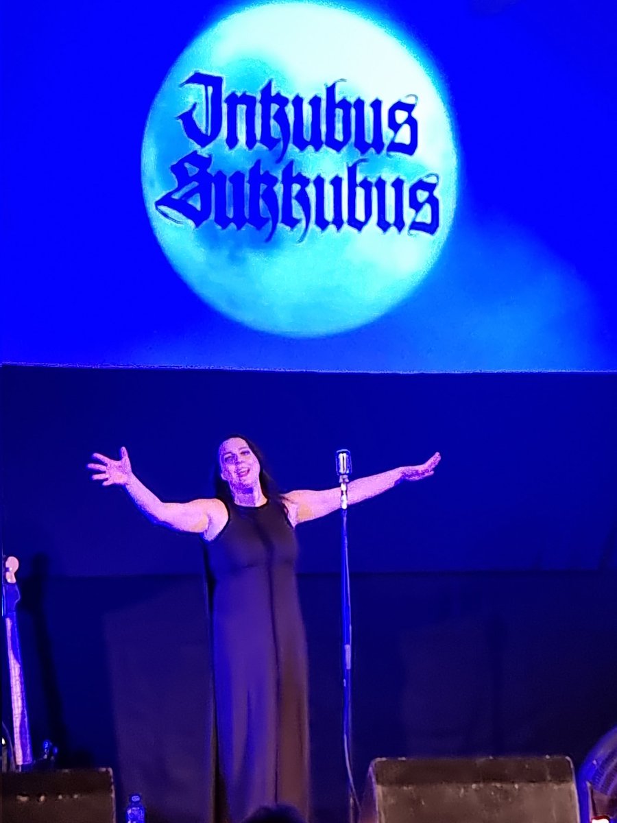 namaah's tweet photo. @DrJaninaRamirez @GlosHistFest Such a good evening. And a perfect venue. https://t.co/OqHYDwu5HR