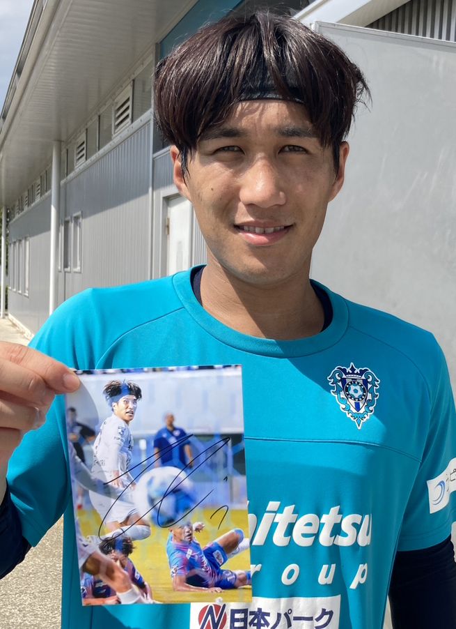 緊急プレゼント企画‼️
【タイトル獲得祈願＆クラブ最速J1残留決定＆フォロワー6000人突破記念】
#金森健志 選手に九州ダービー･鳥栖戦のゴール写真にサインを入れていただきました。
レアな１点もの⭐️
１人のフォロワーさんに

■応募方法 このアカウントをフォロー＆リポスト 
■締め切り 21日正午