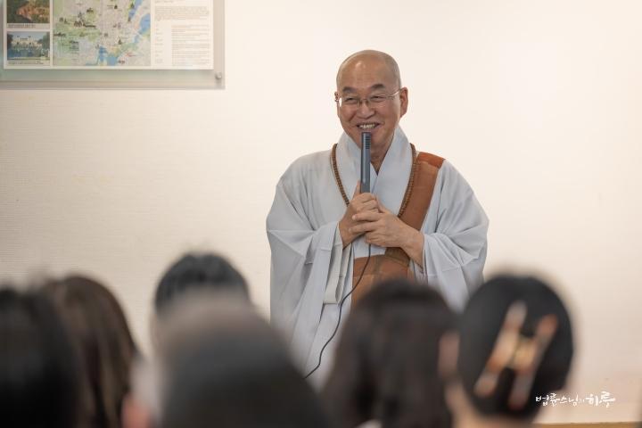 Buddhistdoor's tweet photo. BDG feature: Personal Action to Mitigate the Climate Crisis
Read here: https://t.co/8OKLj5fTx5
#buddhism #germany #berlin #korea #koreanbuddhism #chan #zen #dharmatalk #dharma #dharmateacher #jungtosociety #pomnyunsunim #dharmateaching https://t.co/LEJ7GPu3Ly