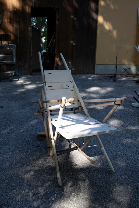 avtonomniPLAC's tweet photo. Nadaljujemo s skupnostnim sestavljanjem stolov (delavnica v sklopu 35. Grafičnega bienala)
Danes ob 15.00h-18.00h
Vabljenx!
#AvtonomniPlac #PlacLJ https://t.co/Bcr2d9uXSq