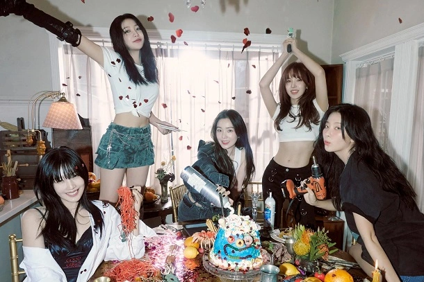 kchartsmaster's tweet photo. Red Velvet will make their comeback in November with their 3rd full album, SM Entertainment confirms.

https://t.co/mwElfB3VlF https://t.co/dPmw5qMLg2