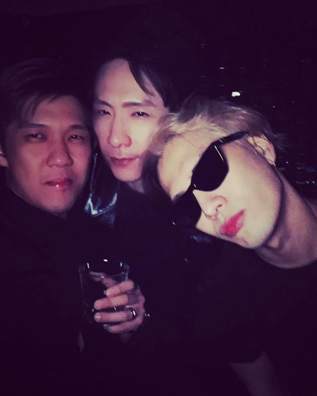 JacksonWGlobal's tweet photo. [INSTA] 230915 jones.skj (2/2)

“At my bro’s #jacksonwang x #hennessy party a few nights ago…🥃🥃🥃～…

Thanks bro @JacksonWang852 U made me feel young again! Haha! 💪🏻”

#JacksonWang #王嘉尔 #잭슨 #TEAMWANG @teamwang https://t.co/pg2VrZc57s