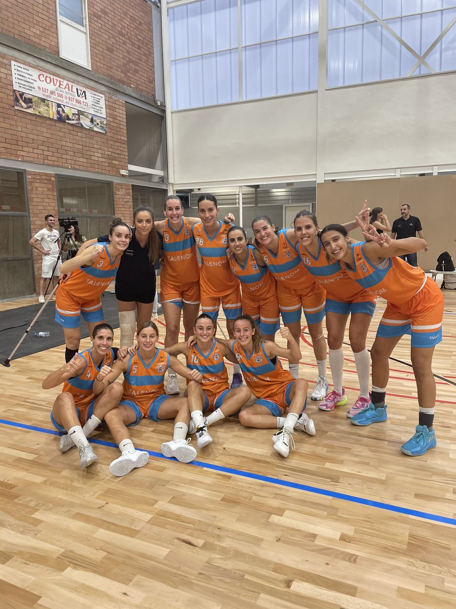 👉🏼La primera de 𝐓𝐀𝐋𝐄𝐍𝐎𝐌 , ja la tenim aquí‼️
🏆CAMPIONES DE
LligaCatalanaChallenge🏆

🙌Mataró és taronja 

#LligaCAT 
#lfchallenge 
#vivimelbàsquet🧡🤍💙 
#canteradevalors✋🏽🏀
