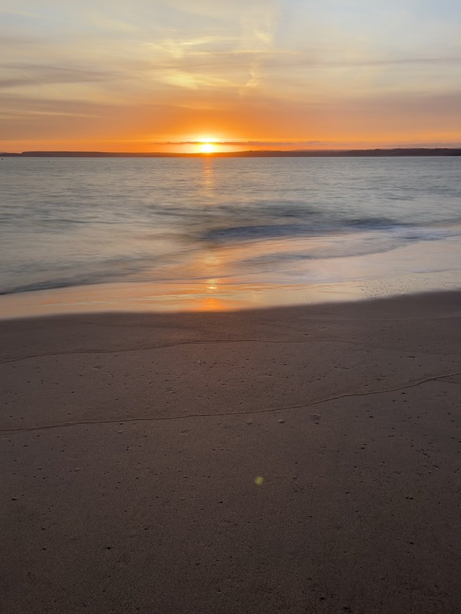 flash12036's tweet photo. @Matt_Pinner St Ives always serves up a special #sunrisepic https://t.co/lBcqB5kurR