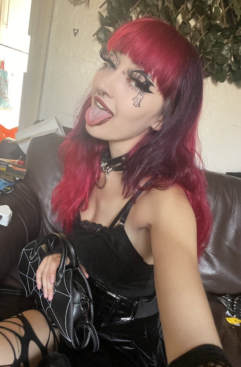 xBloodtears's tweet photo. Ghosty says hi 👻 https://t.co/xrN5a36WKb