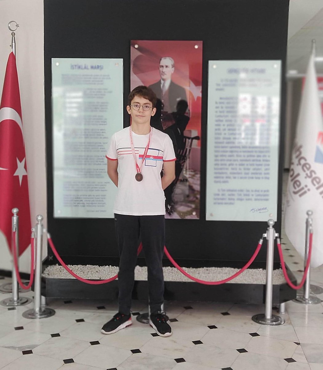 🏊‍♂️Açık Su Yüzme Yarışları🏊🏻‍♀️
Türkiye Yüzme Federasyonu tarafından 9 Eylül'de  düzenlenen Açık Su Yüzme Şampiyonası'nda 
Öğrencilerimiz ;
🌟Ezgi Ada İŞ 
🎖️13 YAŞ KATEGORİSİNDE 2. 
🎖️GENEL KLASMANDA 2.
🌟ÖMER TURGUT 
🎖️13 YAŞ KATEGORİSİNDE 3.
🎖️GENEL KLASMANDA 5.