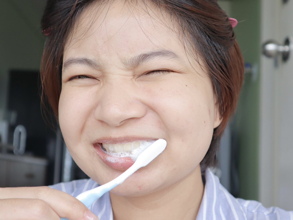 rinmomome's tweet photo. เพิ่งเคยเห็นยาสีฟันไฮยากับน้ำยาบ้วนปากไฮยา ปกติเห็นแต่ในสกินแคร์ แบรนด์นี้คือเปิดโลกชั้นมาก มีความเย็นๆแต่ไม่แสบปาก กลิ่นหอมดี ชอบที่สุดคือใช้แล้วปากไม่แห้ง ใครจัดฟันก็อยากแนะนำให้ใช้เพราะเค้าช่วยสมานแผลในช่องปากด้วย ส่วนสาวที่เป็นร้อนในเก่งอย่างชั้นก็จะใช้ 2 ตัวนี้ต่อไป #ยาสีฟันไฮยา #น้ำยาบ้วนปากไฮยา