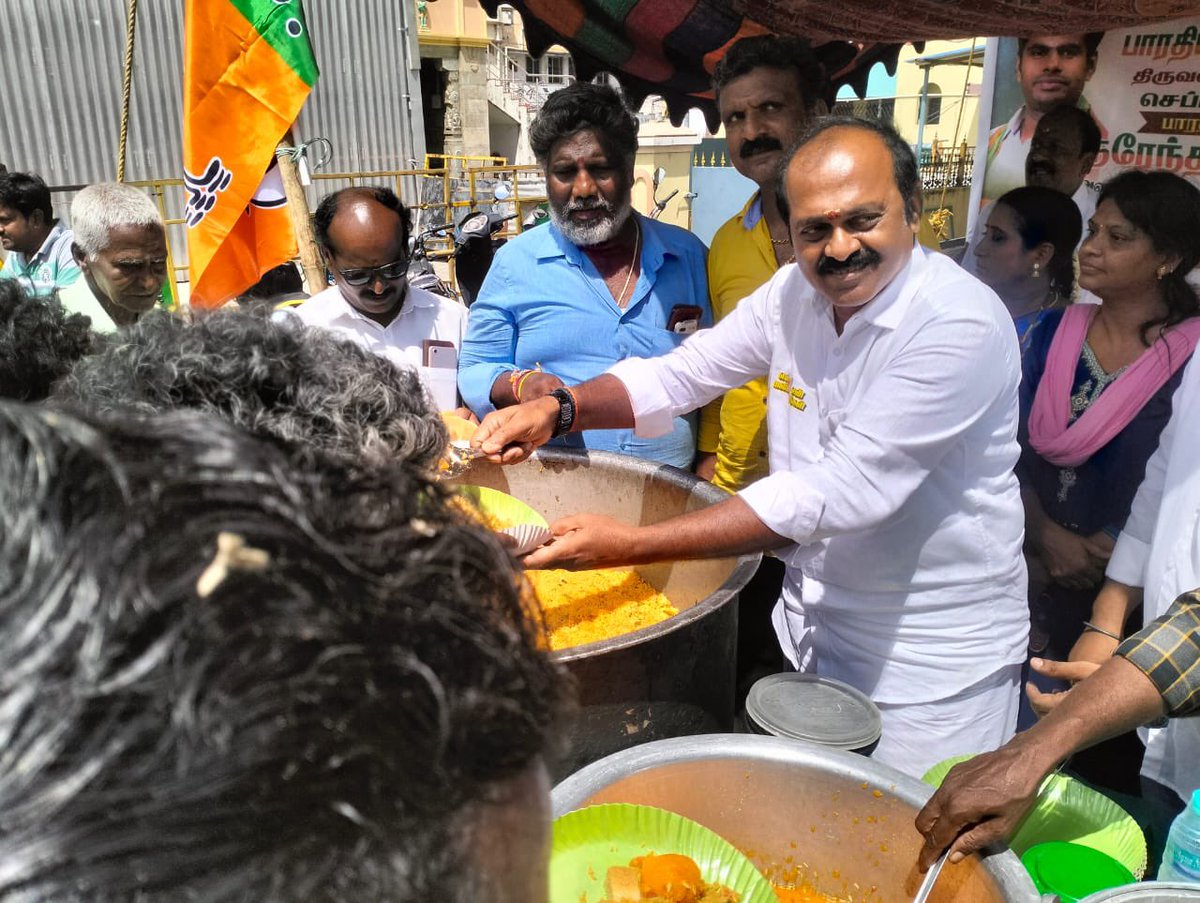 magesh6202's tweet photo. நமது பாரத பிரதமர் திரு நரேந்திர மோடி அவர்களின் பிறந்தநாளை முன்னிட்டு திருவள்ளூர் நகரில் வீரராகவர் கோவிலில் சிறப்பு அன்னதானம் நடைபெற்றது இதில் சிறப்பு அழைப்பாளராக மத்திய அரசு நலத்திட்ட பிரிவின் மாநில தலைவர் அருமை அண்ணன் திரு ஜே லோகநாதன்  அவர்கள் சிறப்பு அழைப்பாளராக கலந்து கொண்டார் https://t.co/gsKJAtzOoc