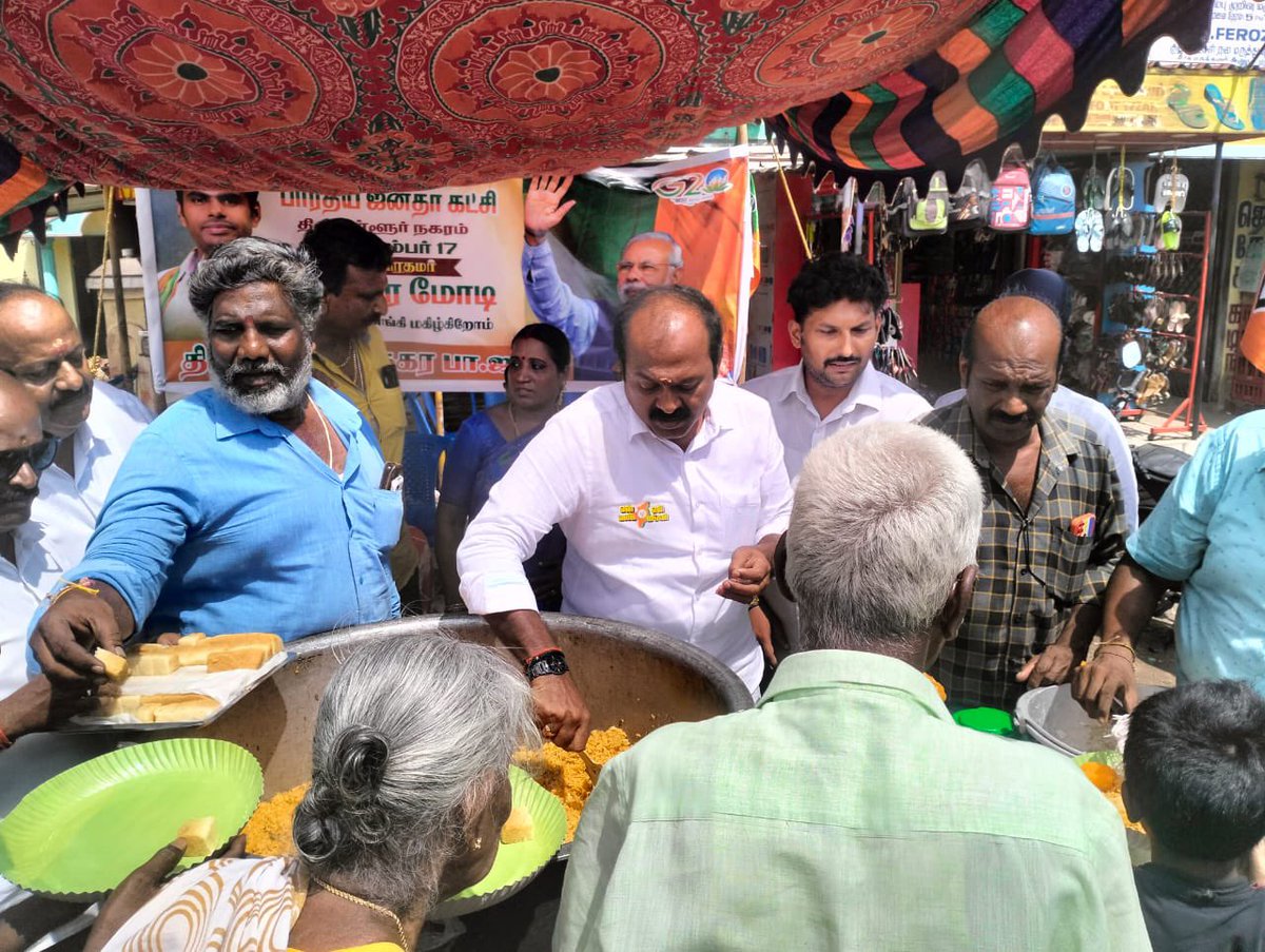 magesh6202's tweet photo. நமது பாரத பிரதமர் திரு நரேந்திர மோடி அவர்களின் பிறந்தநாளை முன்னிட்டு திருவள்ளூர் நகரில் வீரராகவர் கோவிலில் சிறப்பு அன்னதானம் நடைபெற்றது இதில் சிறப்பு அழைப்பாளராக மத்திய அரசு நலத்திட்ட பிரிவின் மாநில தலைவர் அருமை அண்ணன் திரு ஜே லோகநாதன்  அவர்கள் சிறப்பு அழைப்பாளராக கலந்து கொண்டார் https://t.co/gsKJAtzOoc