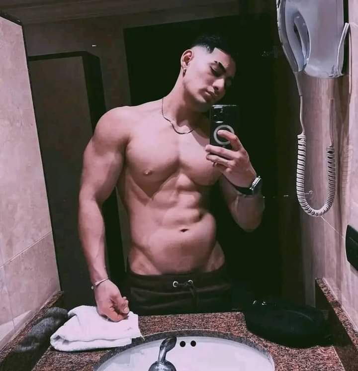 Adry698's tweet image. Rt si quieres ver más contenido de este chakalito de gym 
#mensfitness #gymboy