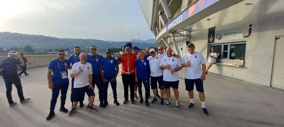 PorteParolePN's tweet image. #RWC2023 Retour sur l’excellente ambiance pour le match Angleterre/Japon d’hier soir. De nombreux supporters anglais et japonais et des policiers à leur écoute ! @EnglandRugby @UKinFrance @FranceintheUK @ambafrancejp_jp @AmbJaponFR @PoliceNat