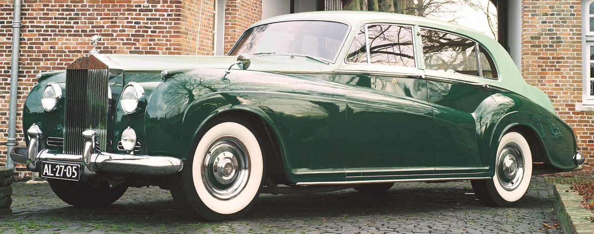 UltimativCars's tweet photo. (Background knowledge)
The #RollsRoyce #SilverCloud (1955-66) was made in a total of 7.804 units:
#I (55-59): 2.238 #SWB|s, 85 LWBs & 121 special ones
#II (59-62): 2.417 SWBs, 258 #LWB|s & 107 special ones
#III (62-66): 2.044 SWBs, 206 LWBs & 328 #special ones https://t.co/a6aEA7SnAE