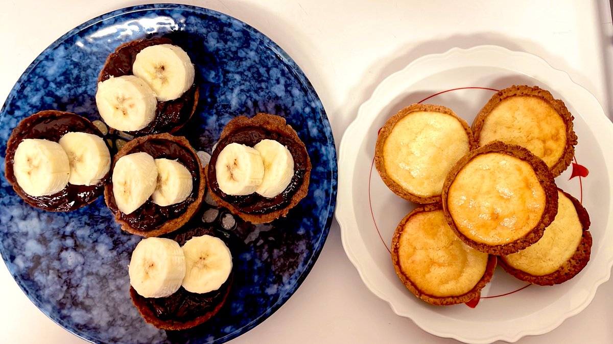 今日はあまりに暇だったので
久しぶりにお菓子作り。

生チョコ固まってくれるかな....