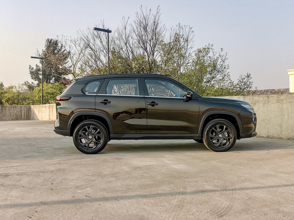 khuleonwheels's tweet photo. Our time spent with the new Urban Cruiser XR has cemented our initial thoughts of this being good value for money. The engine is adequately powered and returns good fuel economy as we had a consistent 6.4l/100kms. Tech, comfort, utilityโฆ
#Toyota #UrbanCruiser #GoFindYourFun https://t.co/YG59DGDFqY