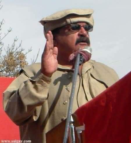 rozahdin's tweet photo. د عوامي نیشنل پارټۍ مرکزي رهنما شیخ محمد یار خان مندوخیل  ته دده په ۱۲م تلین د عقیدت سره ګلونه وړاندې کوم https://t.co/i8D8B91WbA
