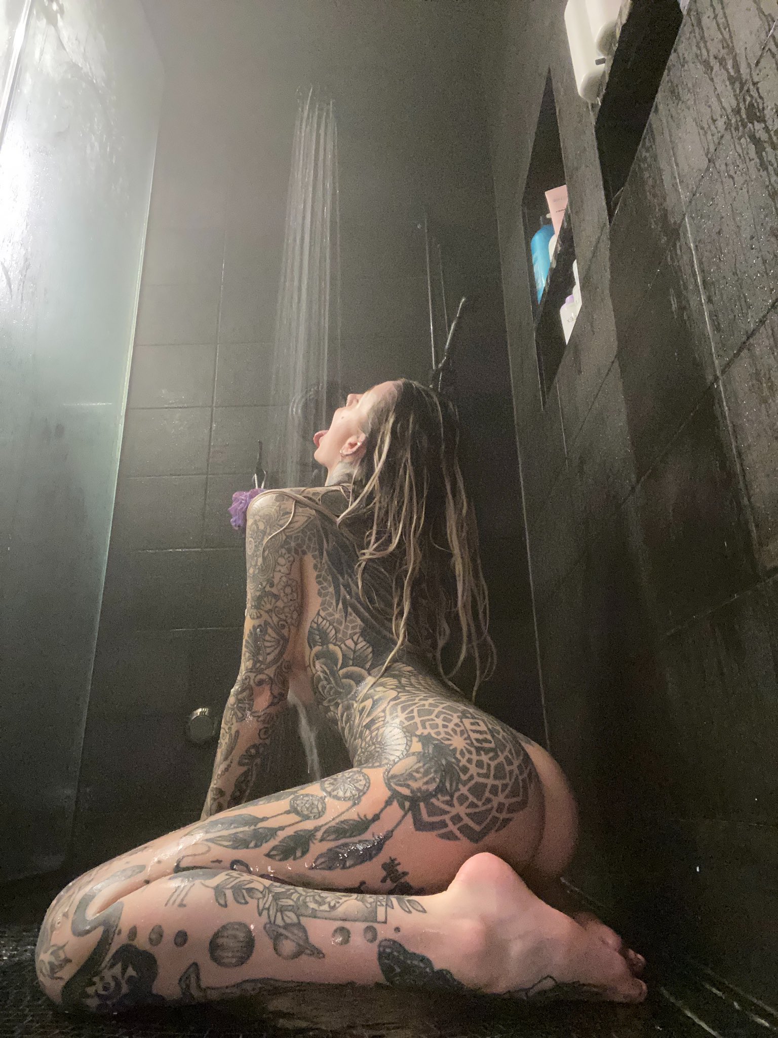 𝔡𝔬𝔪 🪐 on X: 🚿 🧼 🫧 t.copcFSEe8Zld  X