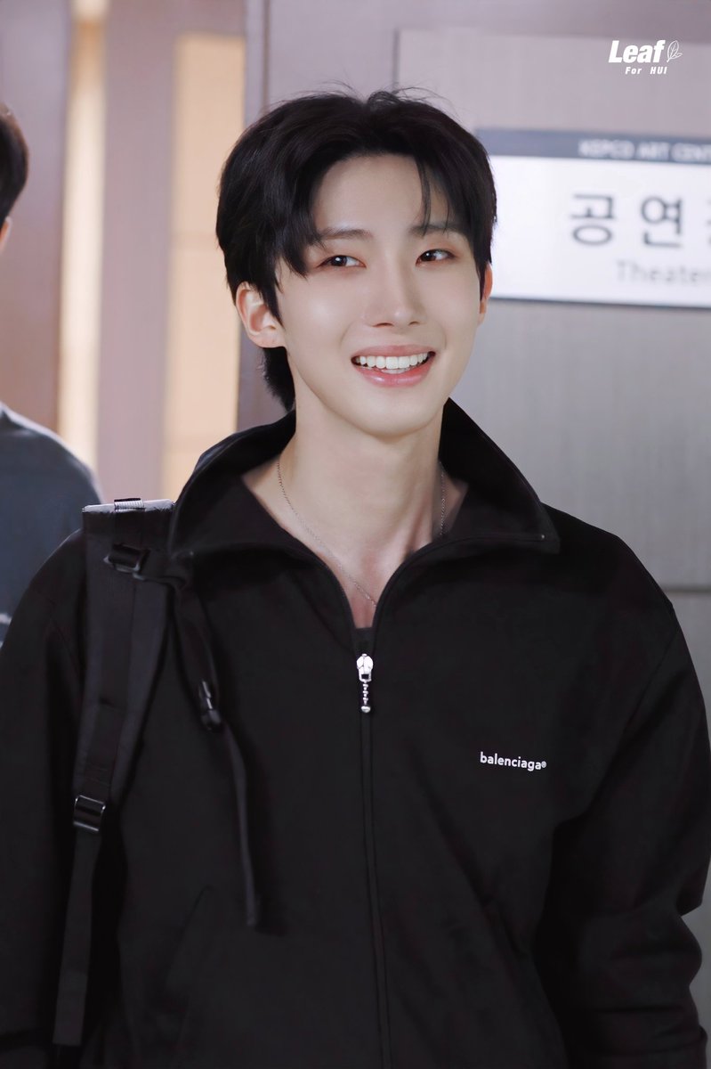 Leaf_andLeaves's tweet photo. 230917 

이렇게 잘생긴 것도 정의인가🧐

#이회택 #LEEHOETAEK #후이 #HUI #펜타곤 #PENTAGON #삼총사 https://t.co/BgqF4gNPYM