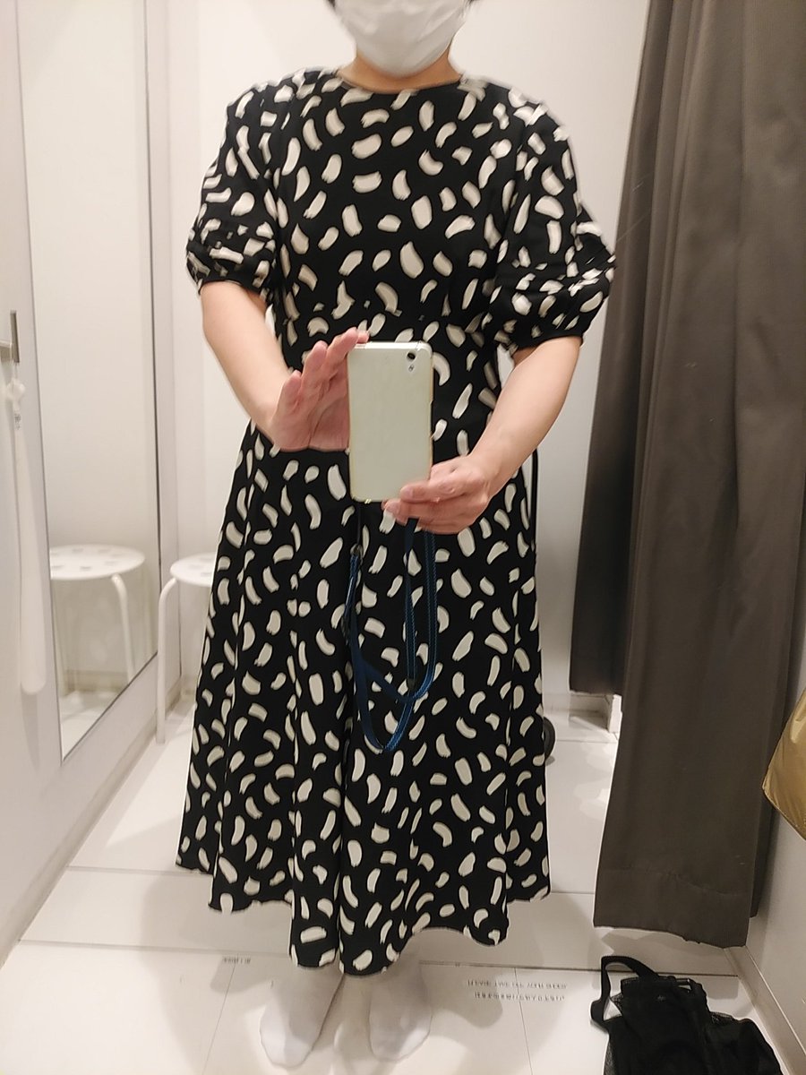 kuriko99300554's tweet photo. #ユニクロ #ユニクロC #バルーンスリーブワンピース
#StyleHint もシンプルな着こなししかないので、ジャケットやパーカーやパンツなどを組み合わせたカジュアルな着こなしも見てみたいです。 https://t.co/T3JbG585dJ