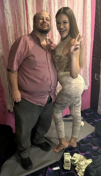 Watch Mike D's leaked NSFW photo on TwXstars