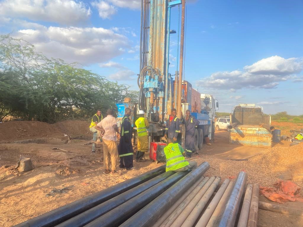 unicefsomalia's tweet photo. In Pictures: Deep well drilling in #Dollow. This is through the #RWASH project supported by @KfW_int and @BMZ_Bund.
The project addresses the needs of displaced populations and the host community by establishing new urban water supply systems. https://t.co/v0rUexofap